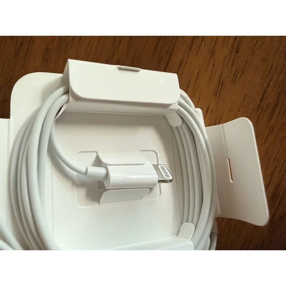 Apple Wired EarPods With Lightning Connector For iPhone & iPad - OEM New